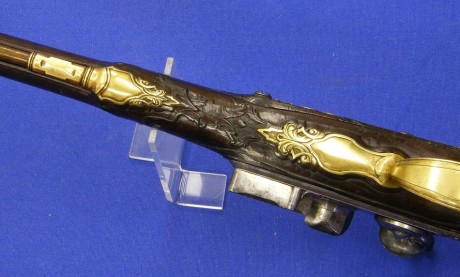 Voy a colocar unas fotos de un arma larga alemana de llave de mecha del siglo XVI. 171