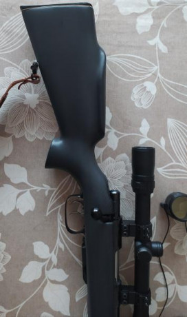En venta por 750€ rifle Anschutz 1740, cal 222R, cargador separable de 3 disparos, gatillo normal y pelo, 10
