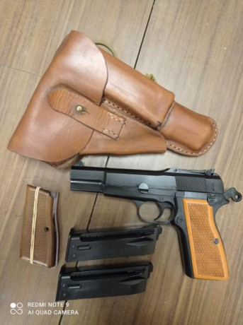 Pistola réplica de la Browning HP35 de la segunda guerra mundial, 2 cargadores, 2 juegos de cachas una 00
