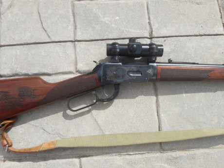 Vendo mi rifle de palanca Winchester 94 AE ( expulsión en ángulo para poder acoplar visor).
Calibre 30/30.
Esta 00