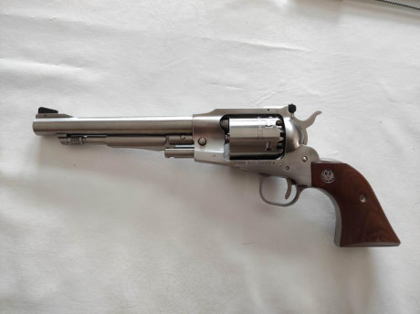 Vendo revolver avancarga Ruger Old Army.
Modelo Inox. Casi sin uso por eso lo vendo. 
Cañon de 7,5 pulgadas. 02