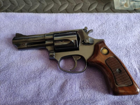 Buenos dias.
Tal como pongo en el enunciado, vendo este revolver de 3 pulgadas. Esta guiado en F.
Lo vendo 01