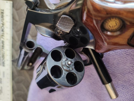 Buenos dias.
Tal como pongo en el enunciado, vendo este revolver de 3 pulgadas. Esta guiado en F.
Lo vendo 12