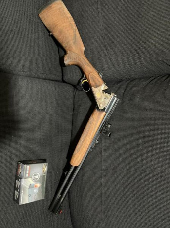 Un amigo vende escopeta superpuesta bettinsoli slug cañón liso de 55 cm , expulsora, selector de tiro 00