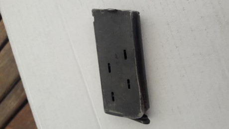 Hola! Si alguien me puede dar información sobre este cargador? En un lateral tiene una estrella * y pone 02