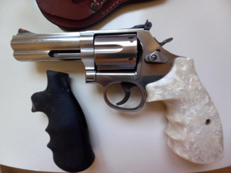 Buenos días,

Vendo mi Smith & Wesson 686 357 magnum de cuatro pulgadas.

Se encuentra en perfecto 02