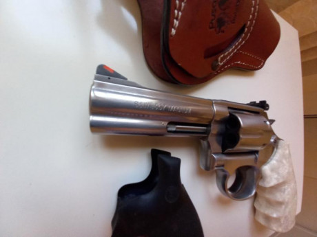 Buenos días,

Vendo mi Smith & Wesson 686 357 magnum de cuatro pulgadas.

Se encuentra en perfecto 01
