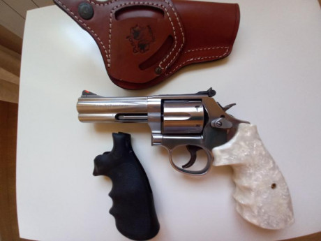 Buenos días,

Vendo mi Smith & Wesson 686 357 magnum de cuatro pulgadas.

Se encuentra en perfecto 00