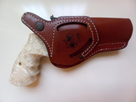 Buenos días,

Vendo mi Smith & Wesson 686 357 magnum de cuatro pulgadas.

Se encuentra en perfecto 12