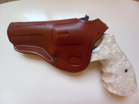 Buenos días,

Vendo mi Smith & Wesson 686 357 magnum de cuatro pulgadas.

Se encuentra en perfecto 11