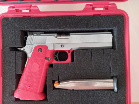 Buenos días,

Vendo pistola auténtica S.P.S. 1911, muy precisa, muy bien conservada y funcionamiento perfecto. 00