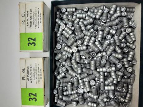Vendo 1900 puntas RG WADCUTTER calibre 32 recalibrados 313, 98 grains, 14 cajas de 100 plomos y 500 sin 01