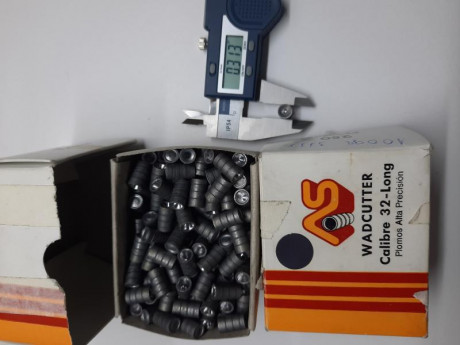 Vendo 1900 puntas RG WADCUTTER calibre 32 recalibrados 313, 98 grains, 14 cajas de 100 plomos y 500 sin 00