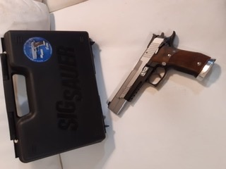 Se vende Sig Sauer  P 226 S  Ligera  De 9 mm
El arma esta impecable tiene poco uso y con municion original
Se 10