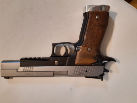 Se vende Sig Sauer  P 226 S  Ligera  De 9 mm
El arma esta impecable tiene poco uso y con municion original
Se 21