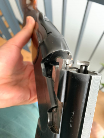 Buenos días,

vendo escopeta superpuesta Beretta S58 Trap del año 1969 con juego de 3 choques. Es muy 12
