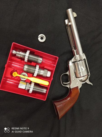 Se vende uberti 1873 en inox del calibre 45 LC, se acompaña de los Dies y un Shell Holder para autoprime, 00