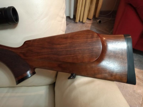 Vendo rifle Sauer 202 en calibre 8x68s ,monturas Appel y visor Swarovski 1.5-6x42,tiene maderas de grado 21