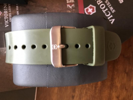 Vendo este reloj Victorinox Swiss Army en perfecto estado y descatalogado por la marca en este color verde 21