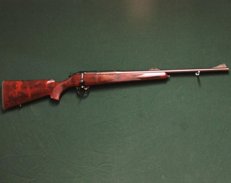 Buenos días, vendo un rifle BLASER R93 OFFROAD TIMBER, del calibre 9,3x62, con visor NIKON Monarch de 00