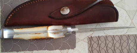 Buenas tardes me encargan que ponga de nuevo en venta este magnífico cuchillo enterizo,en acero 440C y 10