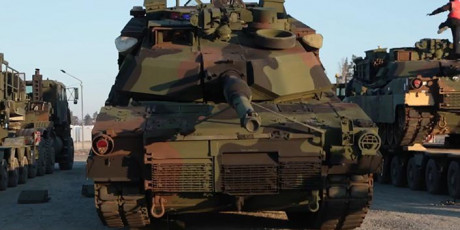 Mirad la foto:

Si, es el nuevo Abrams, llamado M1A2C; han hecho su trabajo con la protección activa. 71