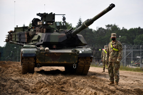 Mirad la foto:

Si, es el nuevo Abrams, llamado M1A2C; han hecho su trabajo con la protección activa. 70