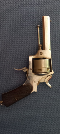 Hola a todos 
Alguien sabe decirme que revolver es este 
Que valor puede tener 
Y porque no tiene marcajes 01