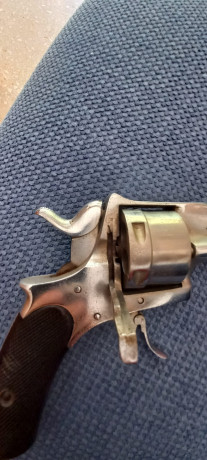 Hola a todos 
Alguien sabe decirme que revolver es este 
Que valor puede tener 
Y porque no tiene marcajes 00