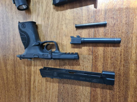 Buenos días, vendo la siguiente pistola:

Es una mp9 CORE de 5" en perfecto estado interior y exterior. 01