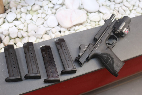 Buenos días, vendo la siguiente pistola:

Es una mp9 CORE de 5" en perfecto estado interior y exterior. 11