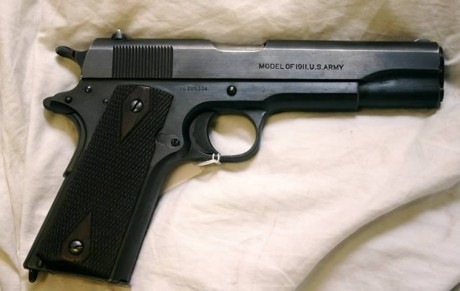 Me enamorao :shock:  de esta arma, sale en la revista armas y municiones de este mes, ese negro mate intenso 02