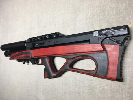 Vendo este pcp de Edgun modelo matador tamaño standard en calibre 6,35. 
Culata laminada en rojo y negro, 02