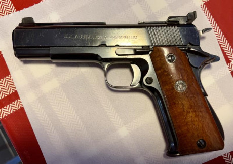 Vendo una llama especial 9mm, 9x19, en muy buen estado , con un cargador, tipo 1911, el arma está en Asturias, 01