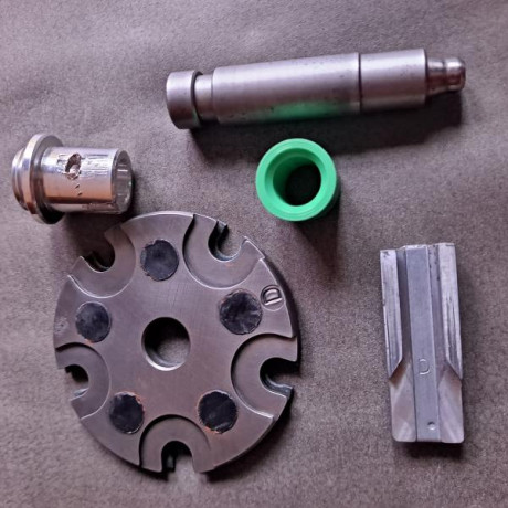   VENDIDOS
  Vendo dais 32 s w y conversión del mismo calibre(faltan algunas piezas de la conversión)
 01