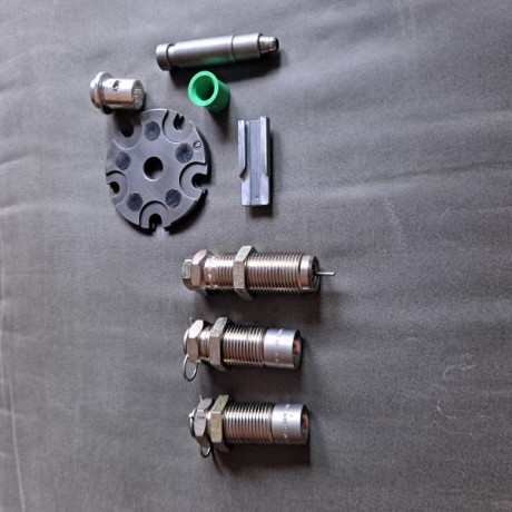   VENDIDOS
  Vendo dais 32 s w y conversión del mismo calibre(faltan algunas piezas de la conversión)
 00