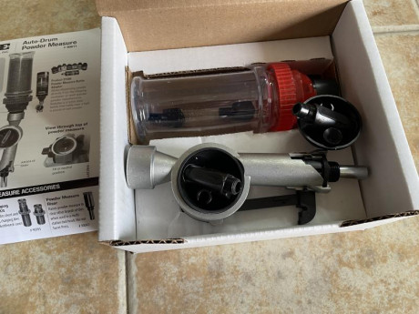 VENDIDO, se puede cerrar.
Se vende dosificador de pólvora Auto Drum Lee Precision, modelo 90811.
Esta 01