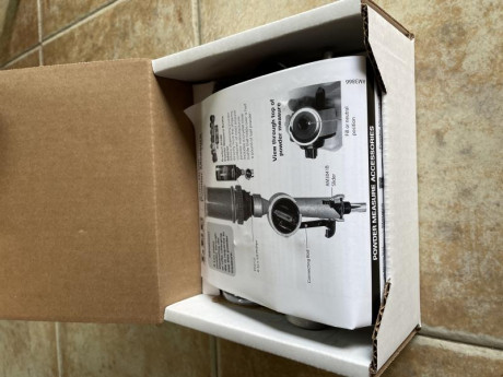 VENDIDO, se puede cerrar.
Se vende dosificador de pólvora Auto Drum Lee Precision, modelo 90811.
Esta 10