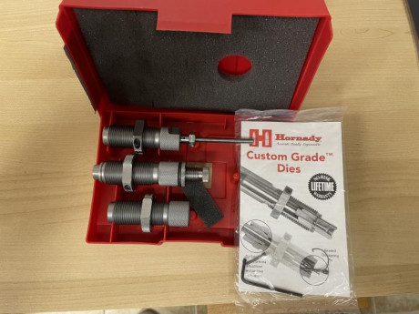 VENDIDO CERRAR 
Se vende Dies Hornady TITANIUM Nitride de 9 mm. De 3 Dies.
Están sin estrenar, NUNCA USADOS, 10