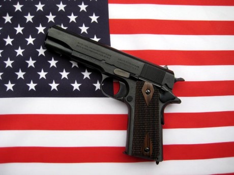 Me enamorao :shock:  de esta arma, sale en la revista armas y municiones de este mes, ese negro mate intenso 80