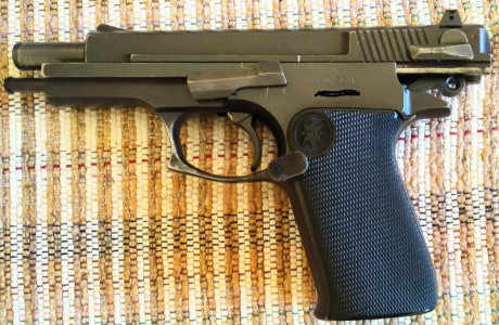 Se vende Star 30-M, estado impecable. Tiene cuatro cargadores y maletín. 250 euros más gastos de envío 02