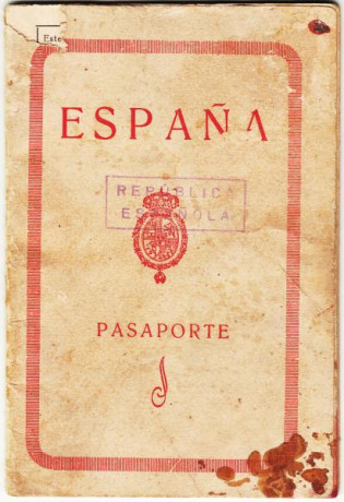  EN RECUERDO Y HOMENAJE A LOS QUE YA NO ESTÁN. 

Si pones en  GOOGLE    PASAPORTES EN LA MEMORIA   da 10
