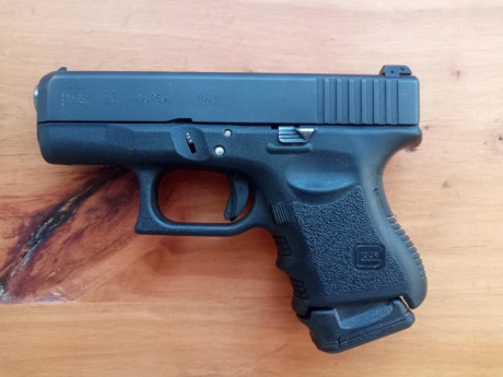 Vendo mi glock 26 de 3º generación. Se encuentra en Almeria. Esta guiada en licencia A. Contactos por 02