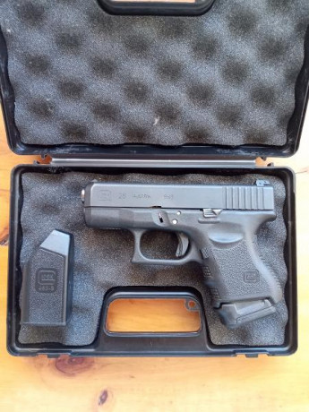 Vendo mi glock 26 de 3º generación. Se encuentra en Almeria. Esta guiada en licencia A. Contactos por 00