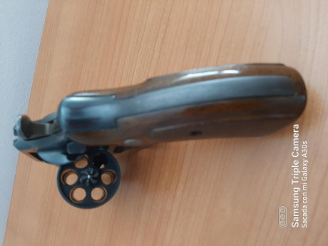 Hola, por cesar en la actividad por falta de tiempo vendo este mitico Revolver Astra , esta guiado en 01