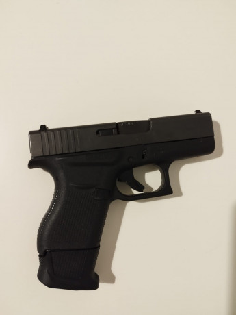 Se vende Glock 43 con sólo 2 disparos. 
Se entrega con 2 fundas interiores y 2 exteriores. 
Además de 00