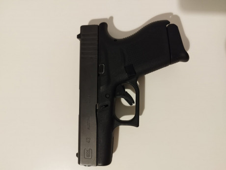 Se vende Glock 43 con sólo 2 disparos.
Se entrega con 2 fundas interiores y 2 exteriores.
Además de un 01