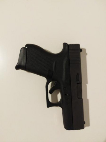 Se vende Glock 43 con sólo 2 disparos.
Se entrega con 2 fundas interiores y 2 exteriores.
Además de un 00