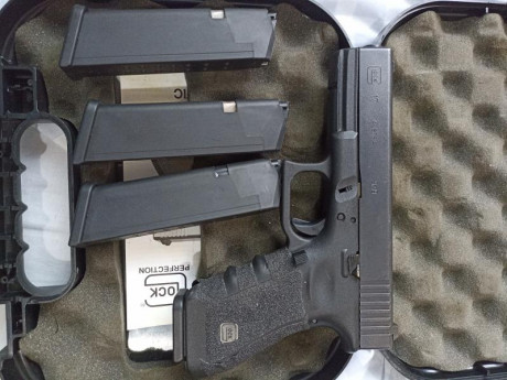 Se vende Glock 17 de 3° generación, tendrá unos 4.000 disparos como mucho, calibre 9 parabellum, con extensor 02