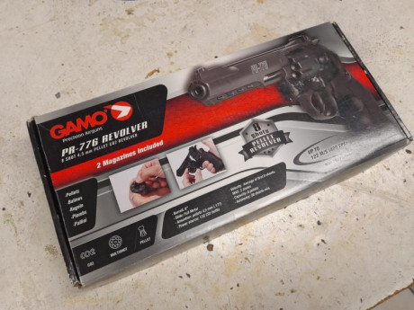 Hola, vendo este revolver Gamo modelo PR-776 calibre 4,5 de co2. Su estado es excelente, tanto de estética 00